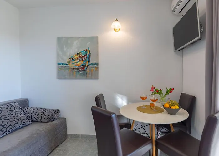 Sandstrand, No 4 *